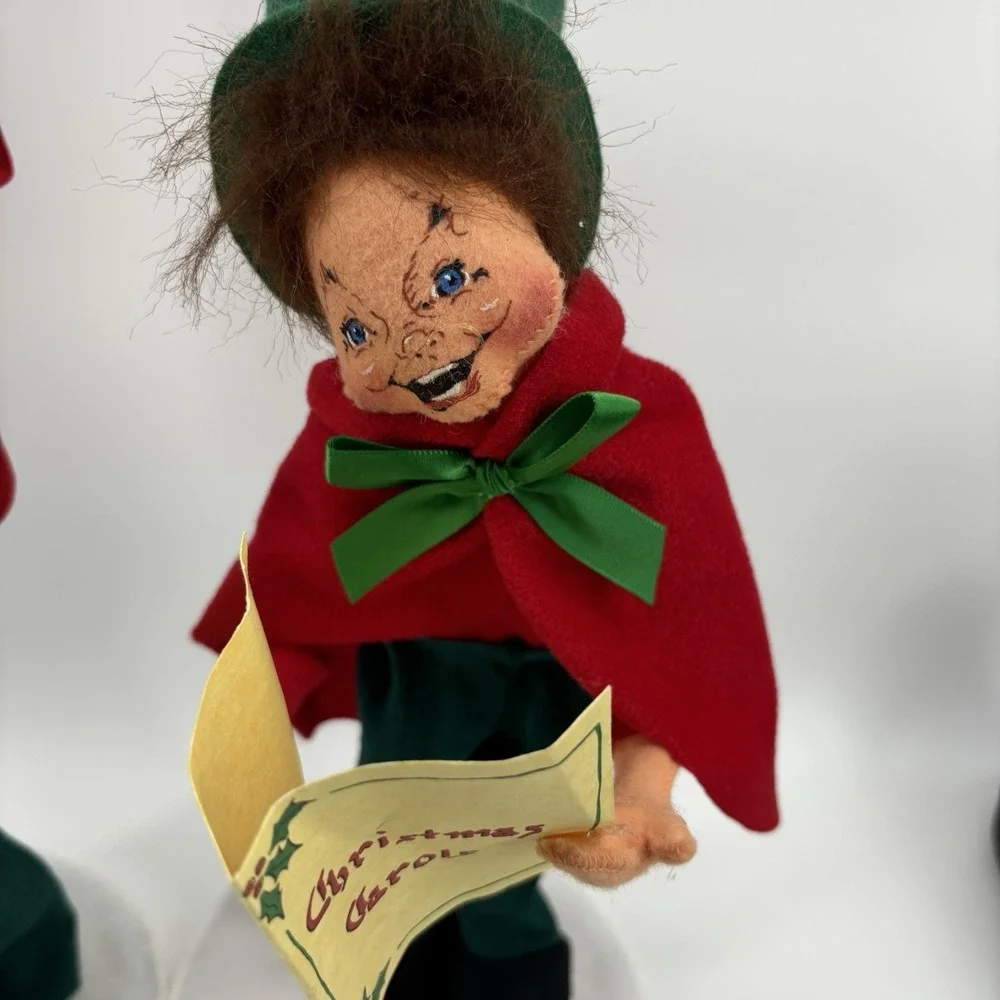 Pair of Annalee Dolls Dickens‎ 14IN Christmas Caroler Man And Woman